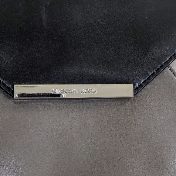 Michael Kors Evening Envelope Clutch Shoulder Handbag w/Chain. Leather - Picture 8 of 14